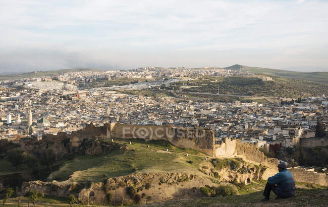Vista desde las tumbas Marinid al atardecer, Fez, Marruecos, Norte de África - foto de stock