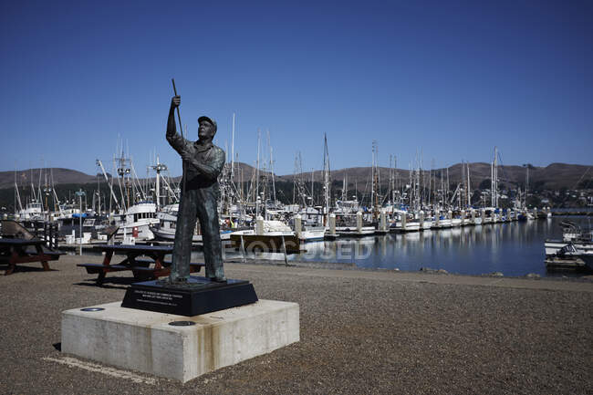 Statua a yacht marina, California, Stati Uniti d'America — Foto stock