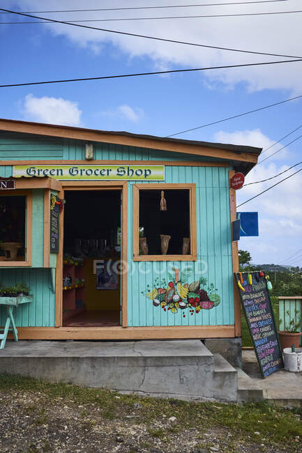 Colorato negozio di alimentari verde, Santa Lucia, Caraibi — Foto stock