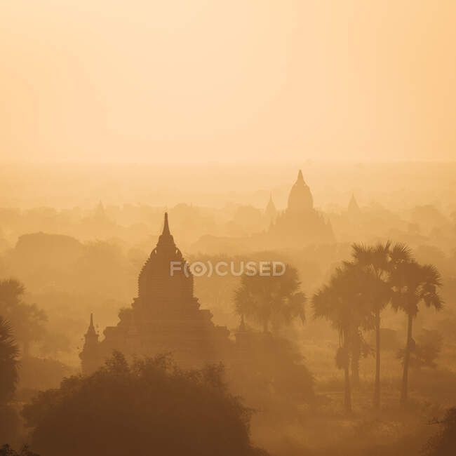 Szenische Ansicht von Bagan bei Sonnenuntergang, Mandalay Region, Myanmar — Stockfoto