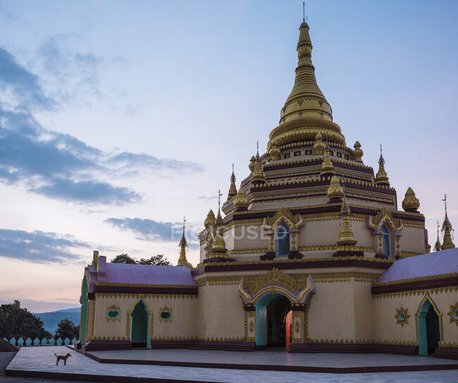 Pagoda, Hsipaw, Estado de Shan, Myanmar - foto de stock