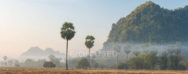 Сценическое изображение Хпа Ана, штат Кайин, Мьянма — стоковое фото