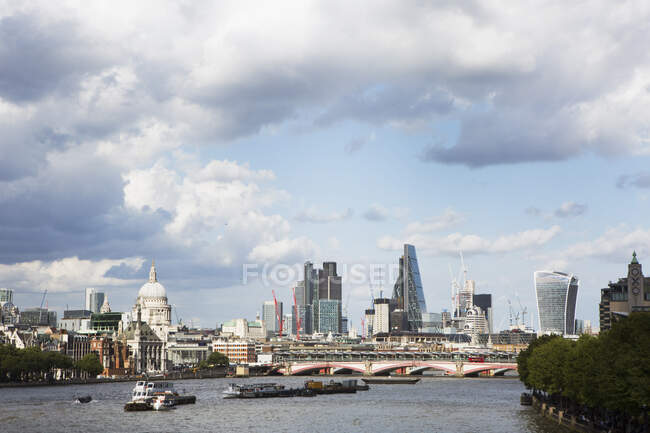 Мост и горизонт Blackfriars, Лондон, Великобритания, Европа — стоковое фото