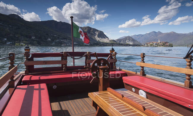 Tour boat, Lago Maggiore, Isole Borromee, Isola dei Pescatori, B — Stock Photo