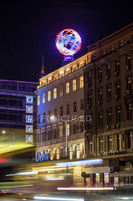 Varsóvia rua à noite, Polônia — Fotografia de Stock