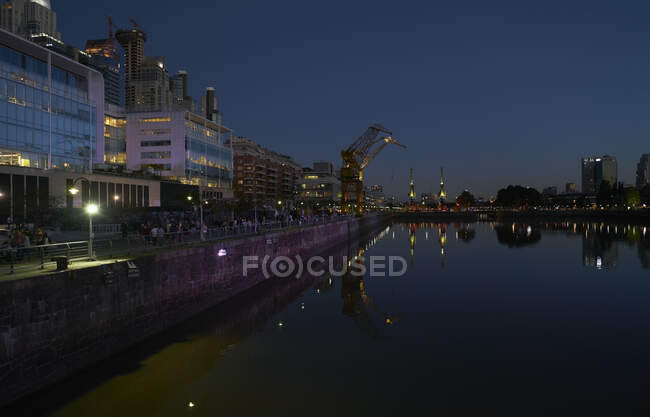 Docklands bei Nacht, Puerto Madero, Distrito Federal, Argentinien, — Stockfoto