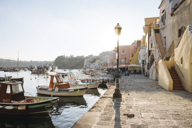 Waterfront restaurants and harbour boats at Procida island, Camp — Stock Photo