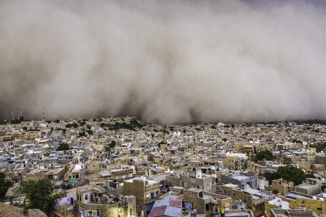 Nuvem coberto edifícios vista elevada, Jaisalmer, Rajasthan, Ind — Fotografia de Stock