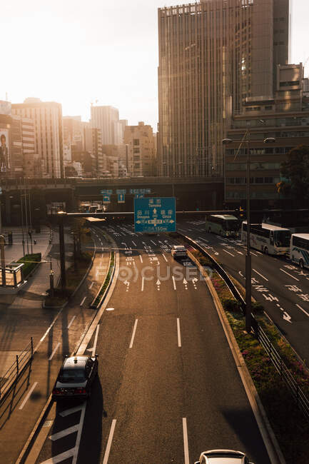 Reger Verkehr in der Stadt, Tokio, Japan — Stockfoto