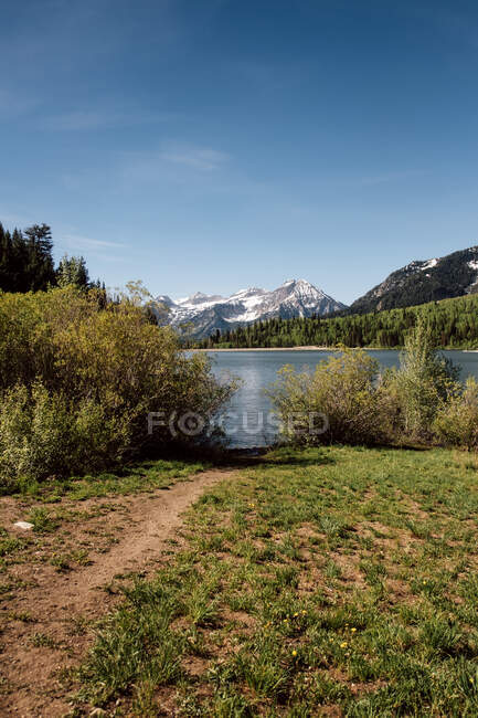 View towards Silver Lake reservoir in the Uinta Mountain range — Stock Photo