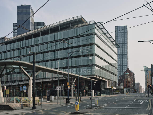 Edifício moderno na cidade — Fotografia de Stock