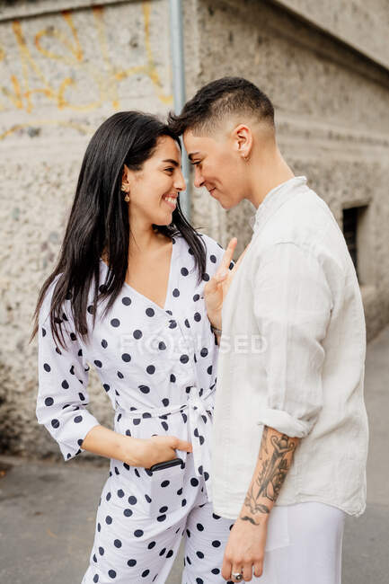 Portrait of young lesbian couple standing outdoors. — Stock Photo