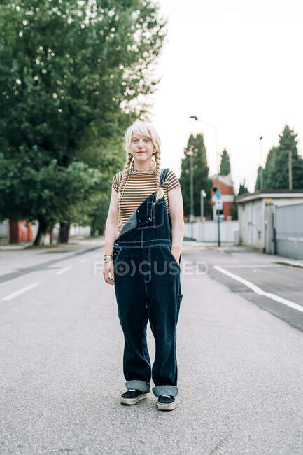 Portrait of young woman standing in street — Stock Photo