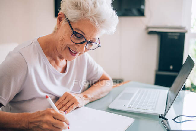 Senior woman working at home — Stock Photo