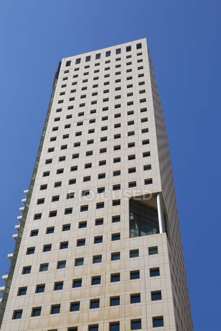 Torre de escritório de arquitetura moderna, Tel Aviv, Israel — Fotografia de Stock