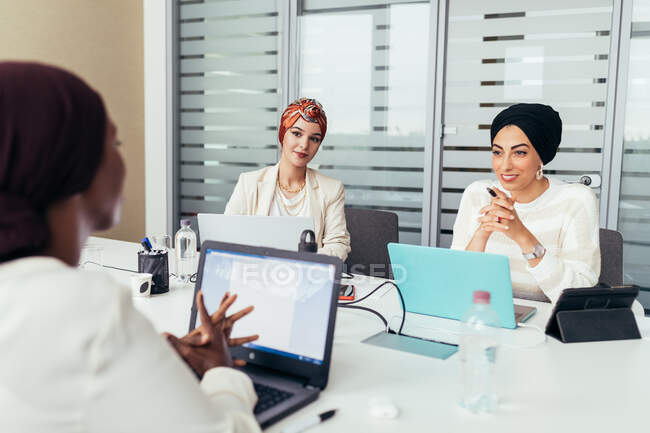 Three female colleagues having discussion — Stock Photo