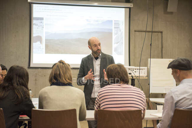 Lecturer giving lecture to students — Stock Photo