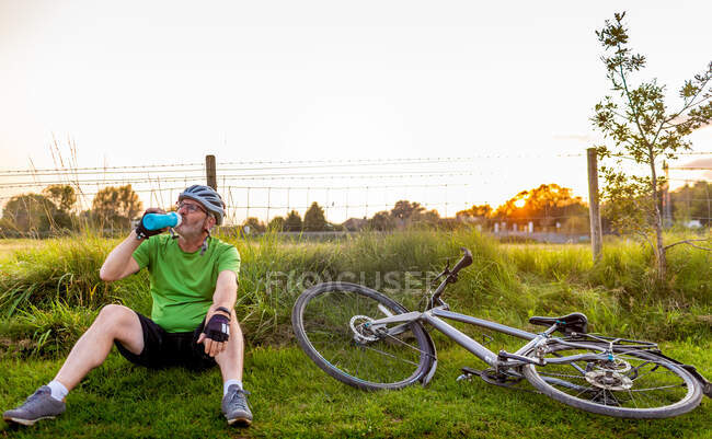 Mountain biker stopping for a drink — Stock Photo
