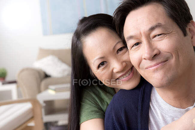 Portrait of mature couple smiling — Stock Photo