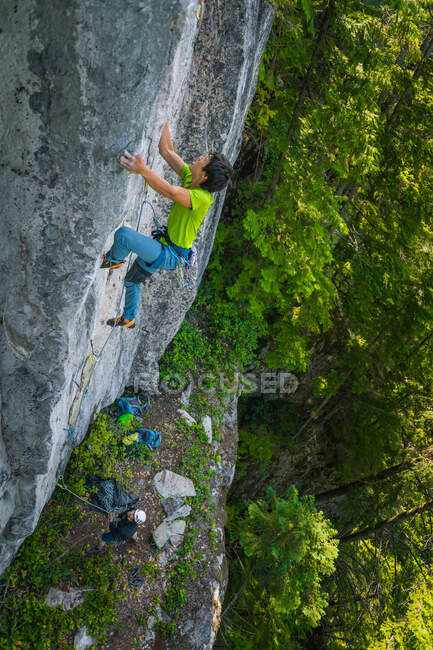 Escalada en roca en Squamish, British Columbia, Canadá - foto de stock