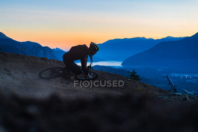 Man mountain biking, Squamish, British Columbia, Canada — Stock Photo