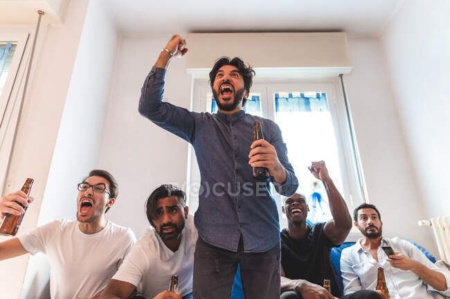 Men watching sport on tv, cheering — Stock Photo