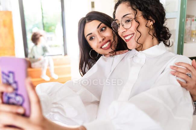 Young woman taking selfie on phone — Stock Photo