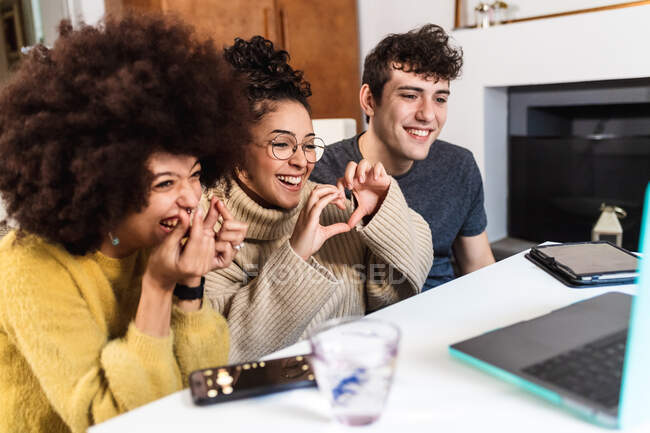 Friends on video call, smiling — Stock Photo