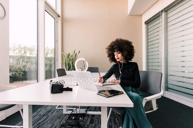 Businesswoman working alone in office — Stock Photo