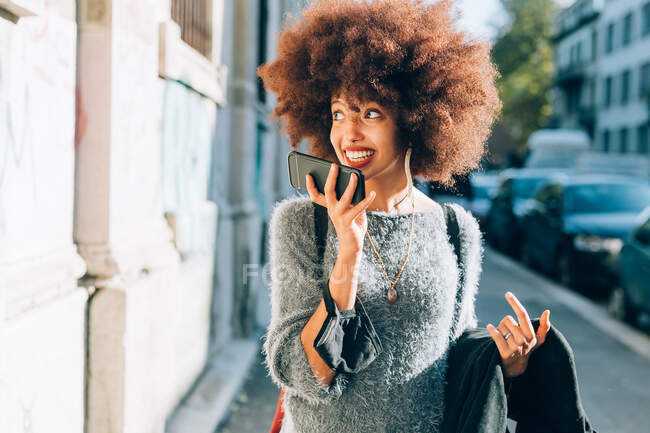 Young woman outdoors, on phone call — Stock Photo