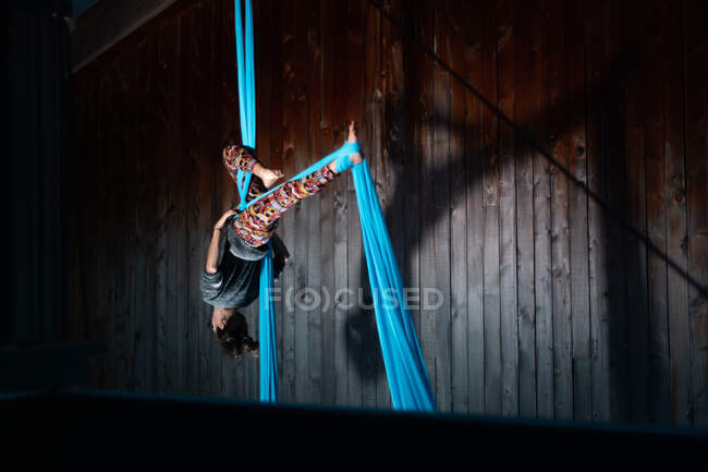 Woman doing aerial silks — Stock Photo