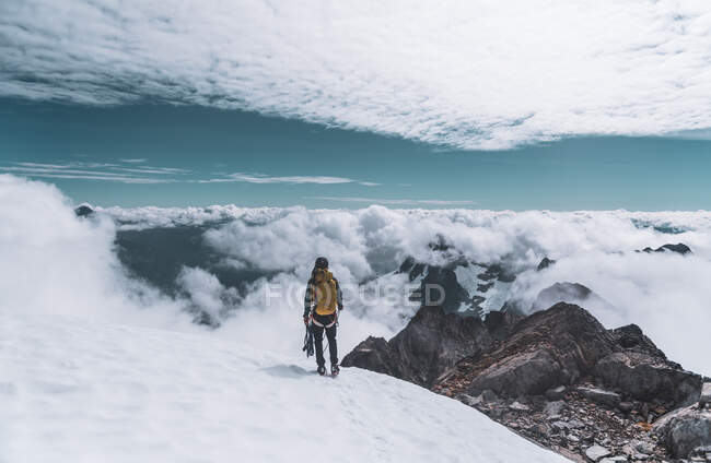Climber on Tantalus Traverse, a classic alpine traverse close to — Stock Photo