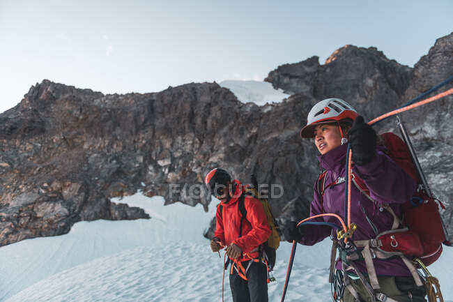 Альпіністи на Танталус Траверс, класичний альпійський маршрут близько t — стокове фото