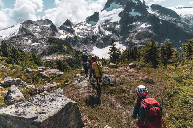 Scalatori su Tantalus Traverse, una classica traversata alpina vicino a — Foto stock