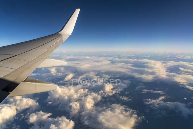 Wing of airplane and clouds — Stock Photo