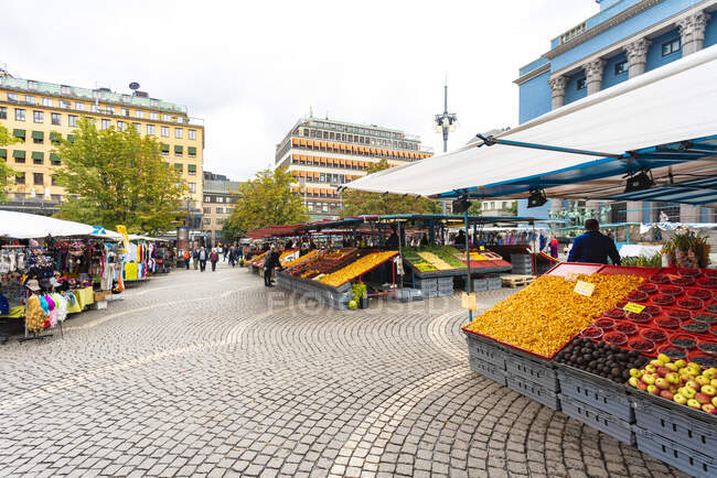Svezia, Sodermanland, Stoccolma, Mercato in piazza — Foto stock