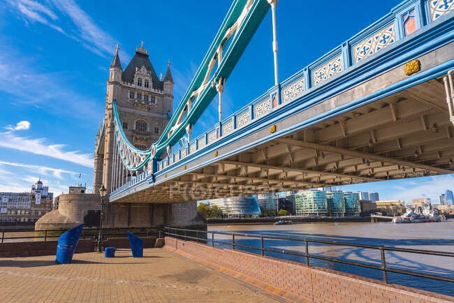 Reino Unido, Inglaterra, Londres, Tower Bridge - foto de stock
