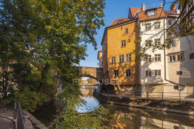 Germany, Bavaria, Bamberg, Old town buildings by canal — Stock Photo