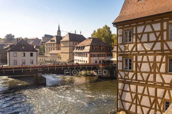 Germany, Bavaria, Bamberg, Half-timbered houses and bridge over river — Stock Photo