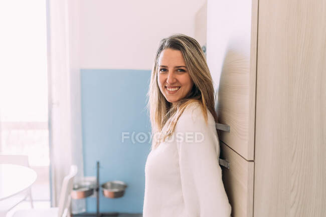 Italy, Portrait of young woman at home — Stock Photo
