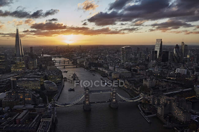 UK, London, Aerial view of Tower Bridge and financial district at sunset — стокове фото