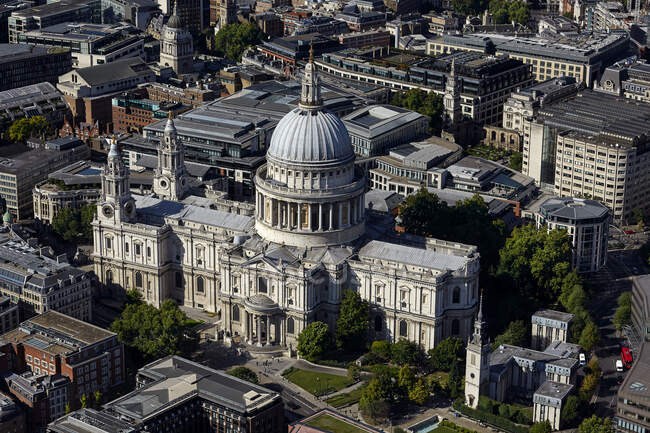 Reino Unido, Londres, Vista aérea de la Catedral de San Pablo - foto de stock