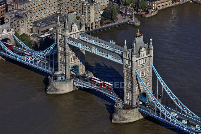 Reino Unido, Londres, Vista aérea de Tower Bridge - foto de stock