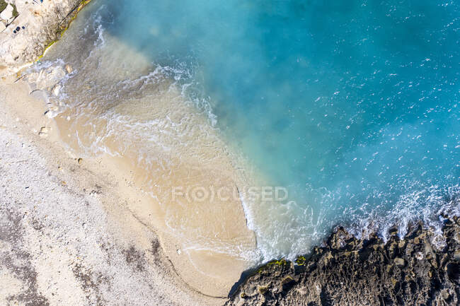 Мальта, Гозо, Вид с воздуха на пляж и море — стоковое фото