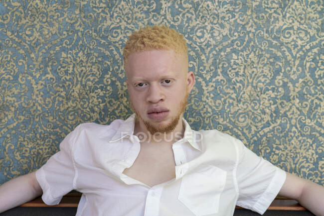 Germany, Cologne, Portrait of albino man in white shirt — Stock Photo