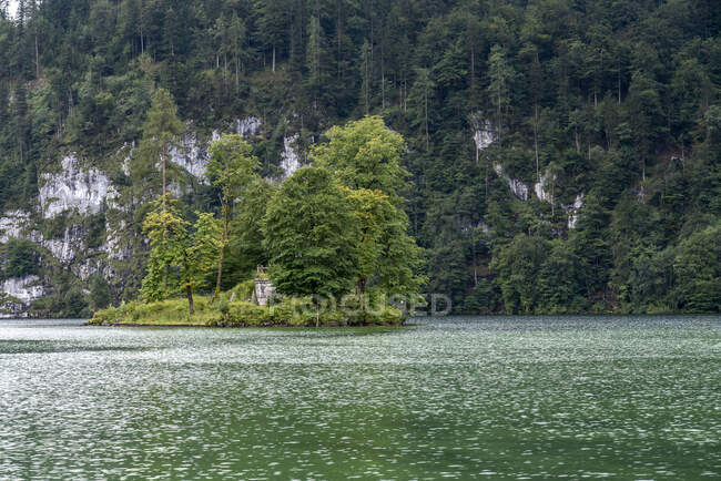 Allemagne, Bavière, Berchtesgaden, Koenigsee dans le parc national de Berchtesgaden — Photo de stock