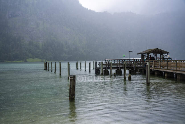 Germany, Bavaria, Pier on Koenigsee in Berchtesgaden National Park — Stock Photo