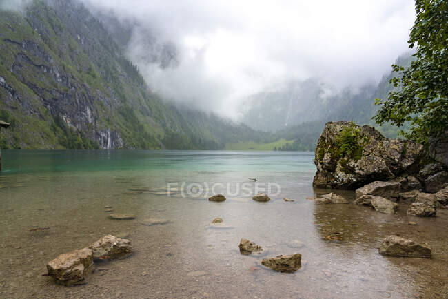Alemanha, Baviera, Obersee no Parque Nacional de Berchtesgaden — Fotografia de Stock