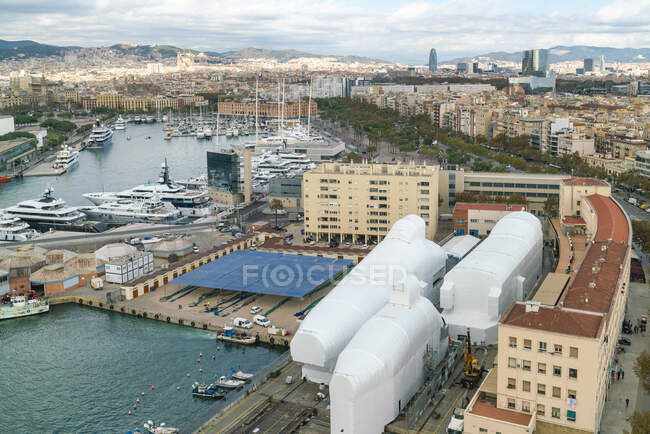 Spain, Barcelona, Harbor and cityscape — Stock Photo