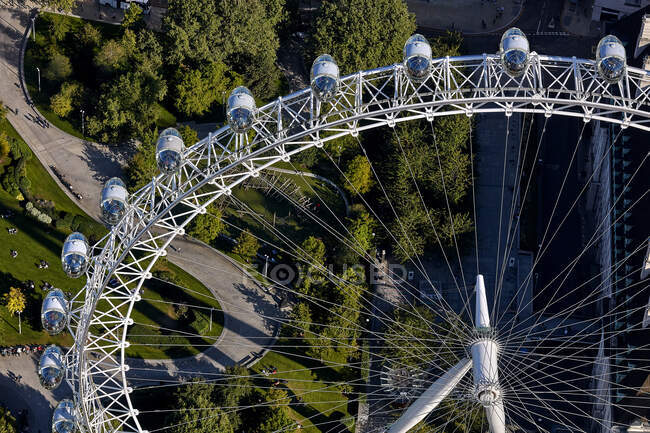 Reino Unido, Londres, Vista aérea de London Eye y Jubilee Gardens - foto de stock